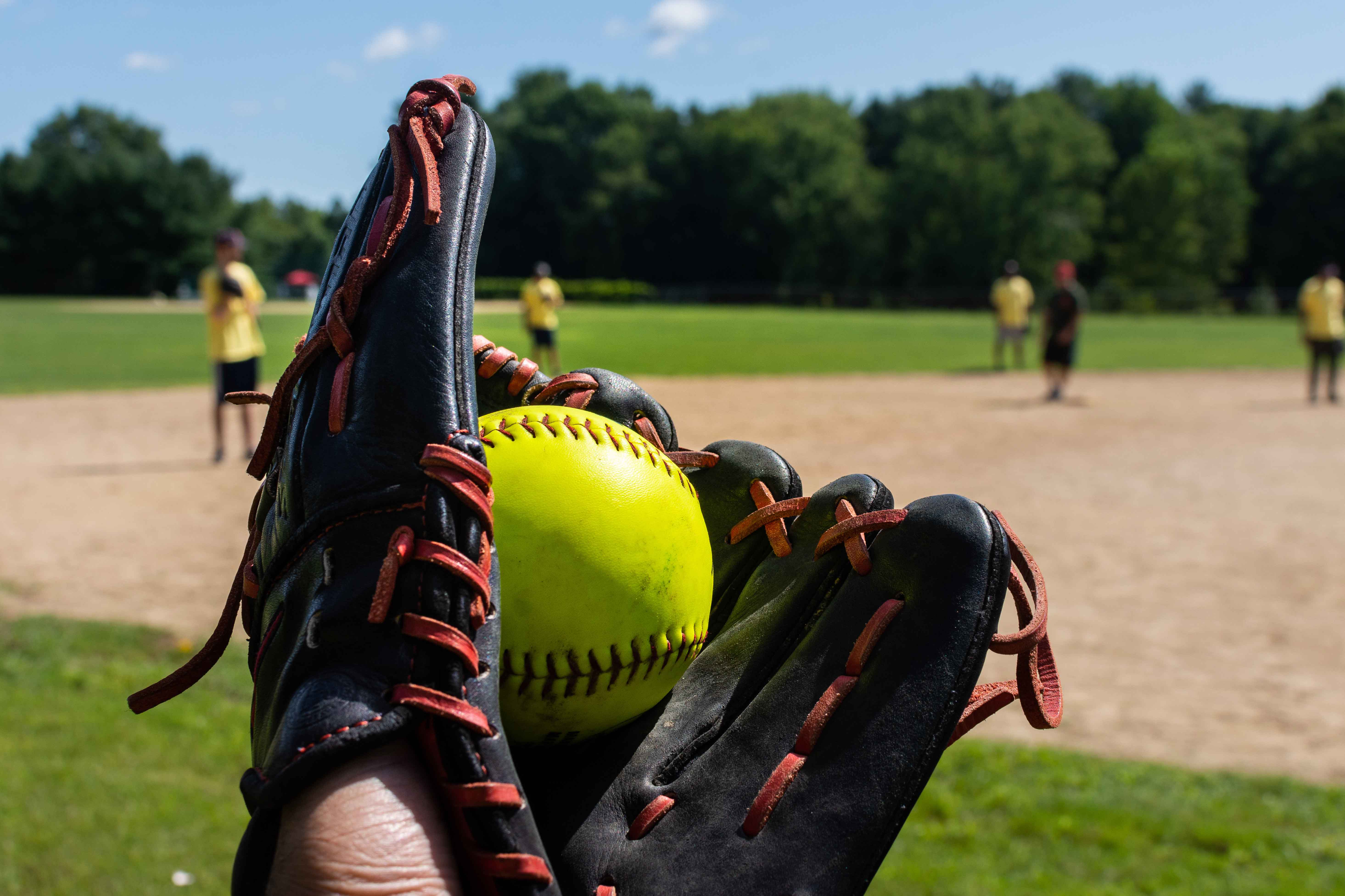 How to Choose Baseball and Softball Turf Shoes